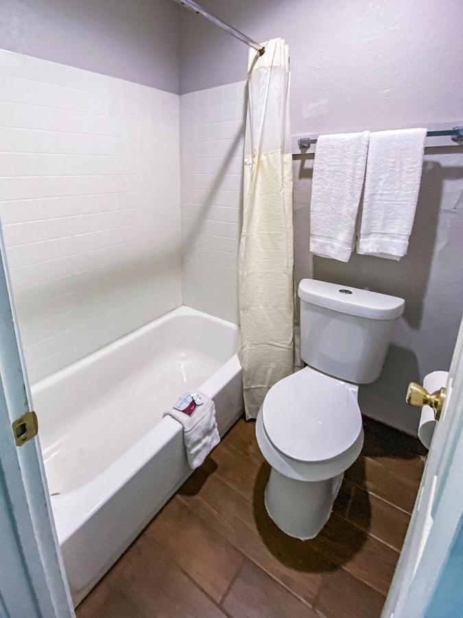 Salt Creek Lodge Graham Bagian luar foto
