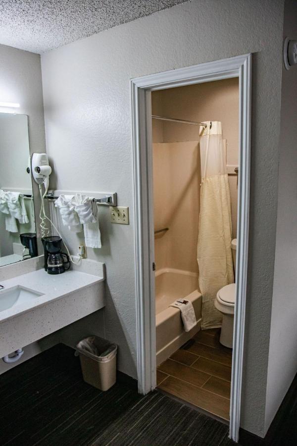 Salt Creek Lodge Graham Bagian luar foto