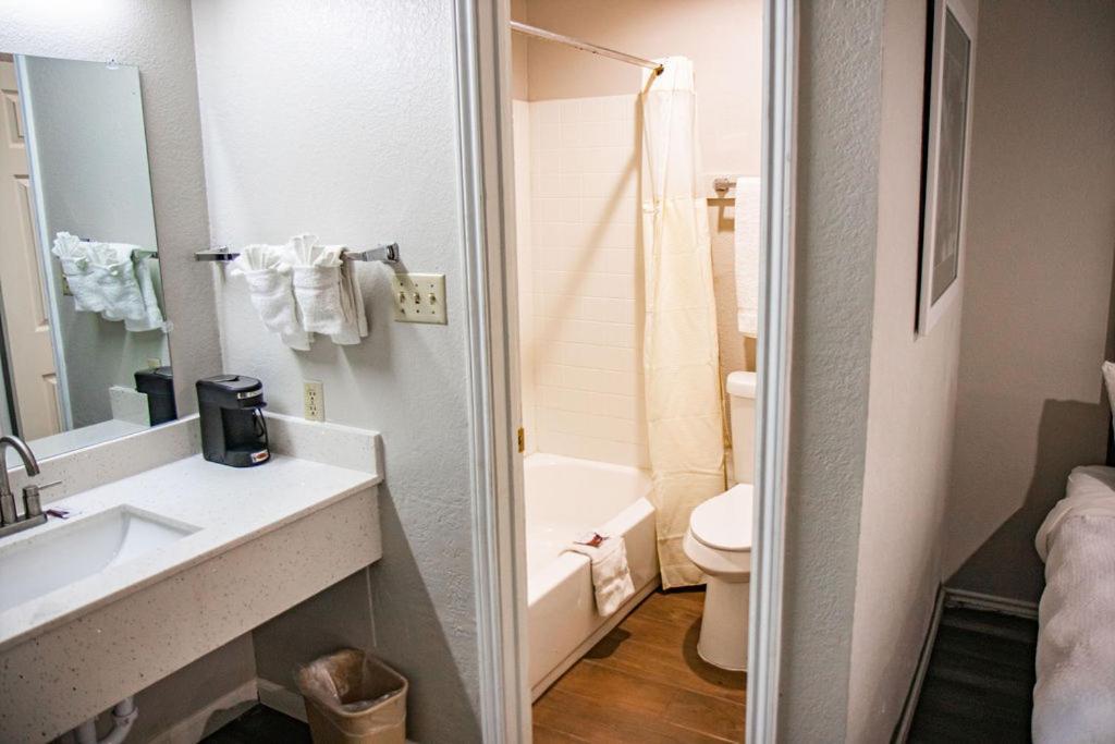 Salt Creek Lodge Graham Bagian luar foto