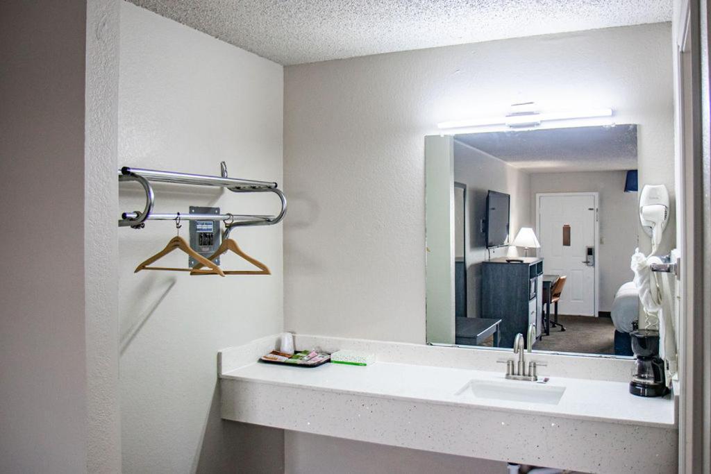 Salt Creek Lodge Graham Bagian luar foto